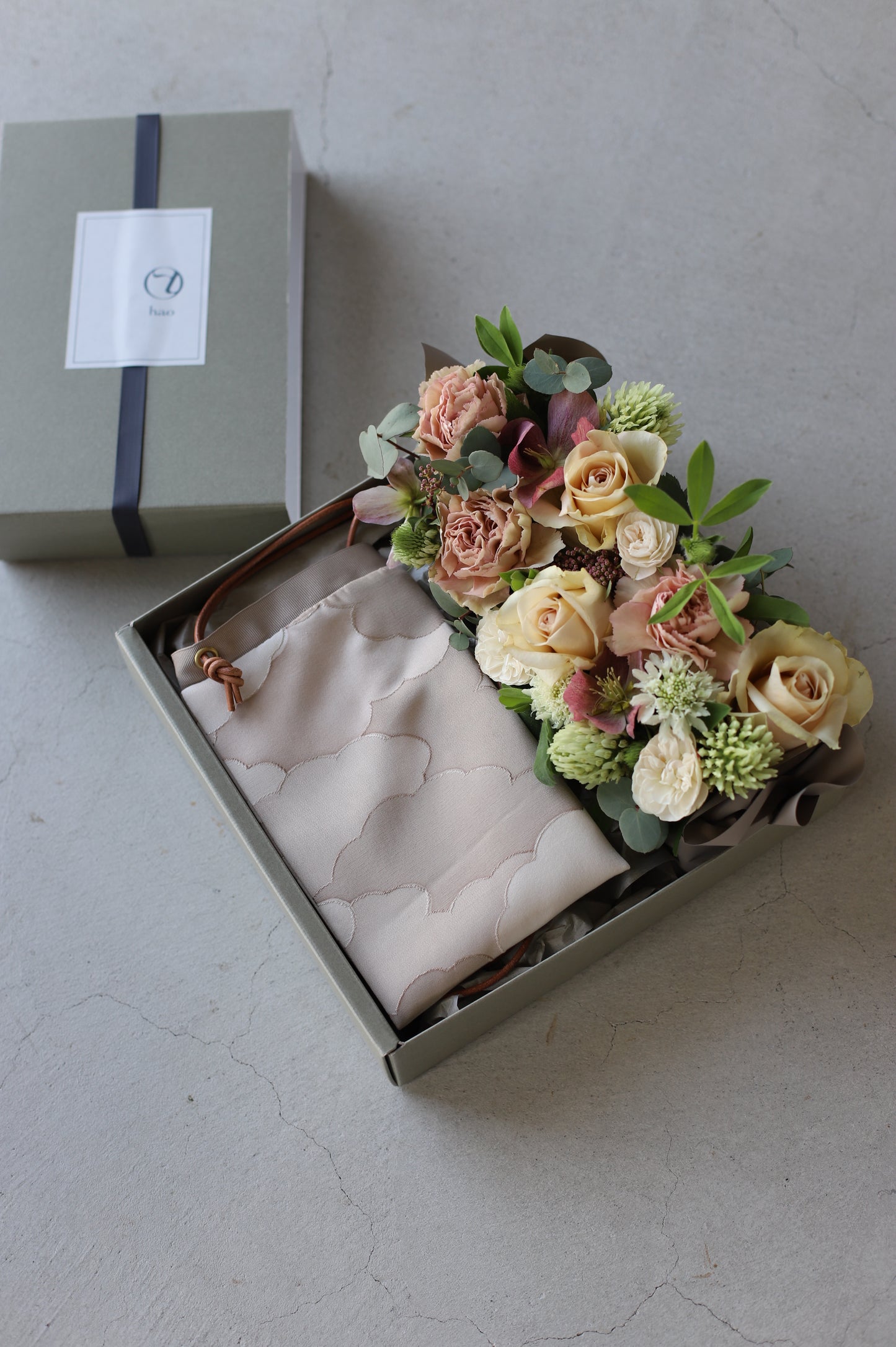 母の日ギフト KATAKAKE 胡桃&Beige flower arrangement