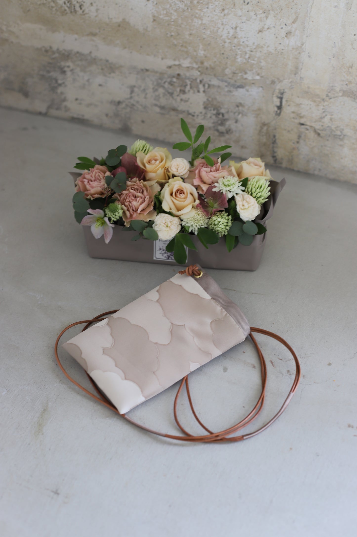 母の日ギフト KATAKAKE 胡桃&Beige flower arrangement