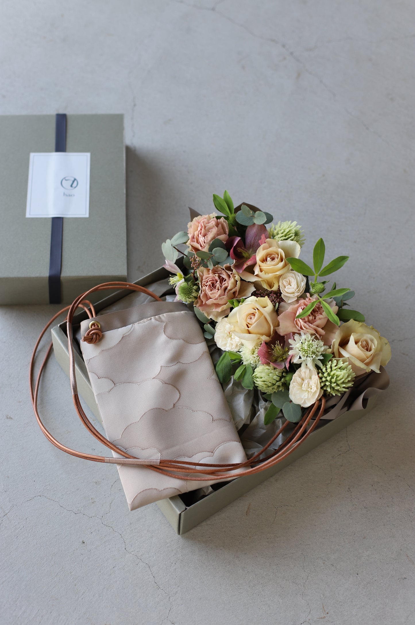 母の日ギフト KATAKAKE 胡桃&Beige flower arrangement
