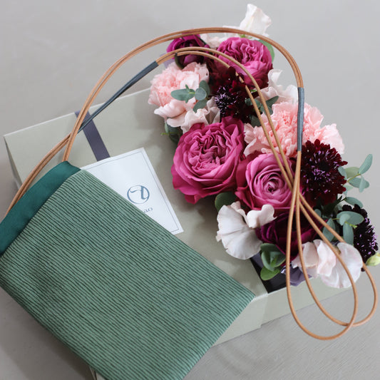 母の日ギフト2026  KATAKAKE ＋ PontGarten  flower arrangement　19800yen　KATAKAKEシリーズからお好きなものを1枚お選びいただき、この商品とKATAKAKEの２点をカートに入れてください。合計金額が¥19800になっていることをご確認ください。